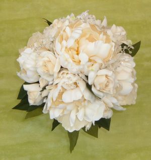 cream peony and rose bouquet.jpg